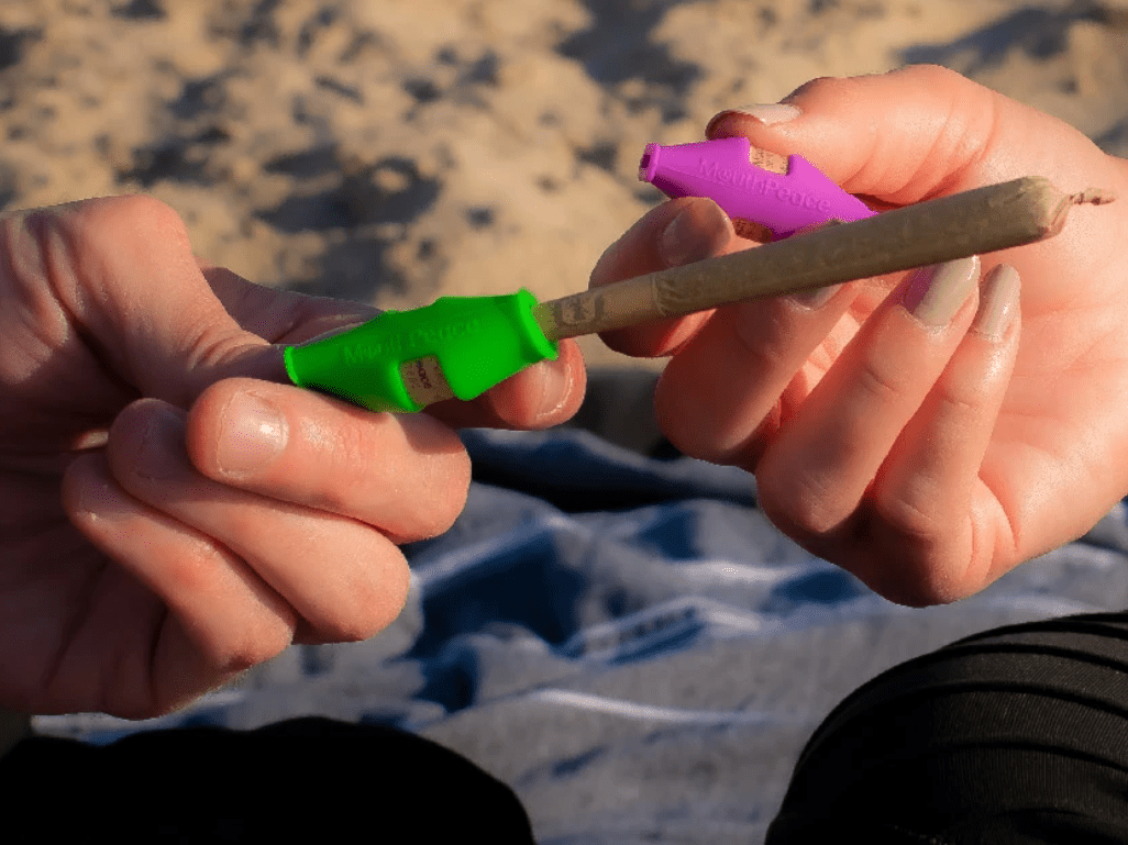 How to Roll a Joint with a Filter - Moose Labs LLC